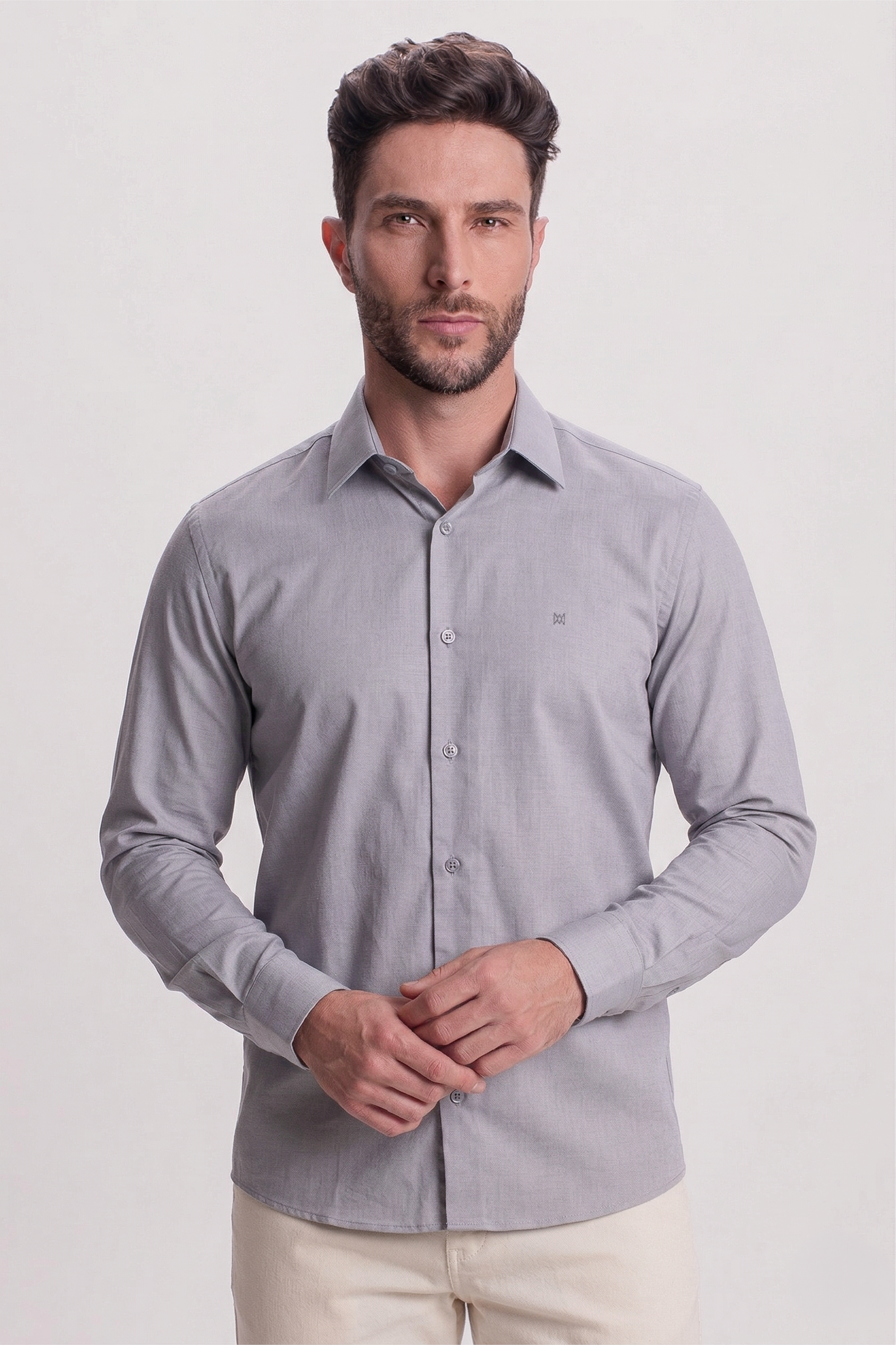 CAMISA BÁSICA ACETINADA COM MANGAS LONGAS