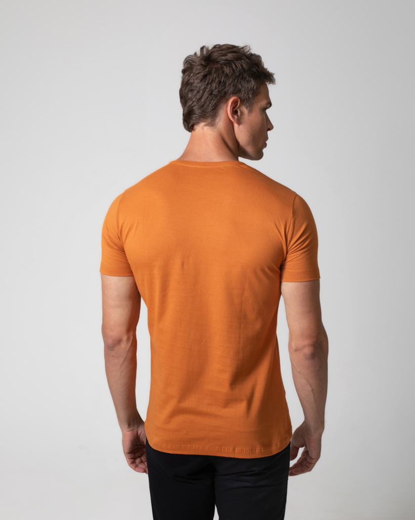 T-SHIRT BÁSICA COM BORDADO
