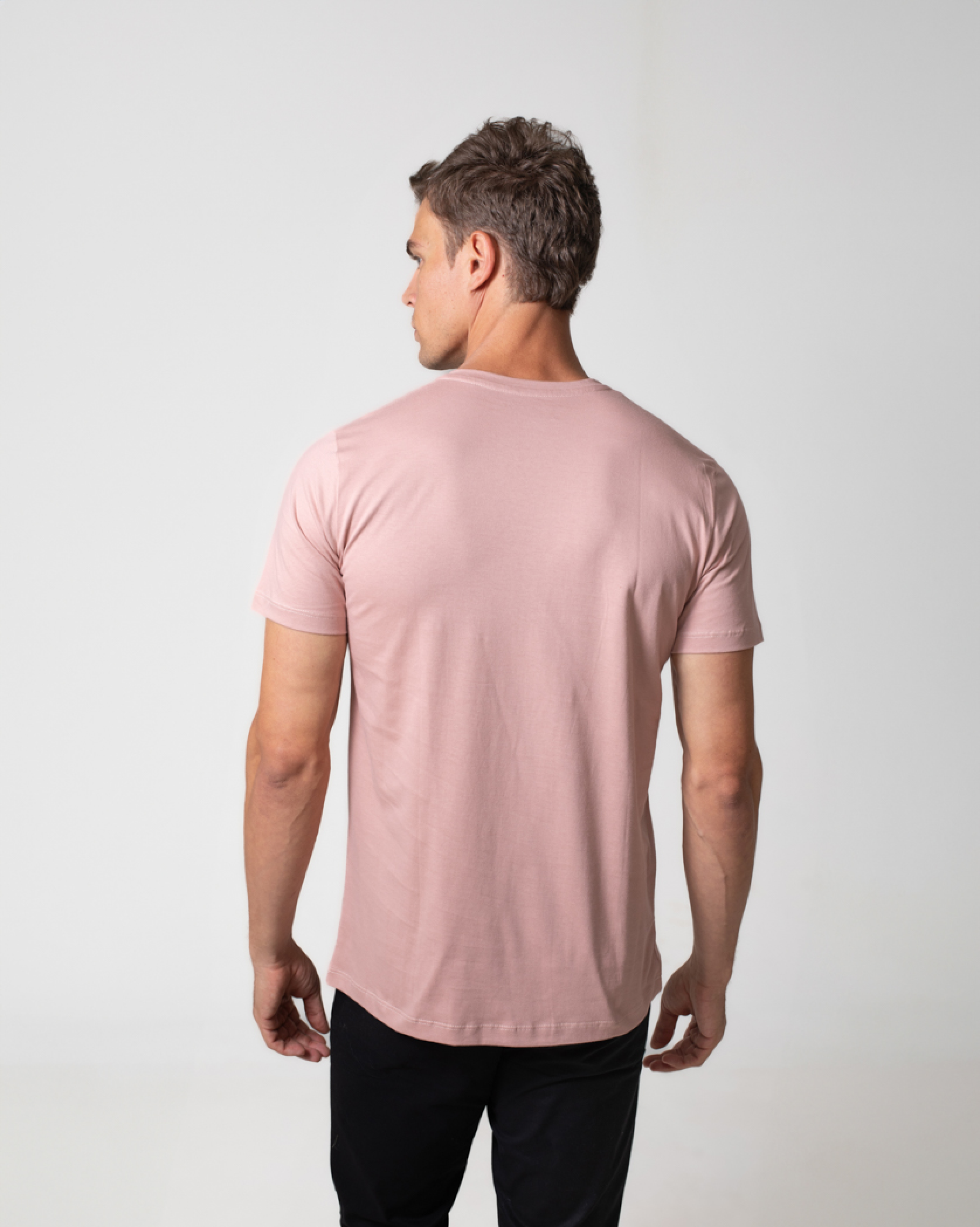 T-SHIRT BÁSICA COM BORDADO