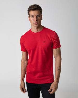 T-SHIRT BASICA/C APLICAÇÃO LOGO