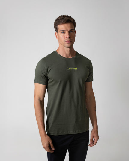 T-SHIRT BÁSICA APLICAÇÃO LOGO