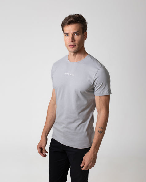 T-SHIRT BÁSICA APLICAÇÃO LOGO