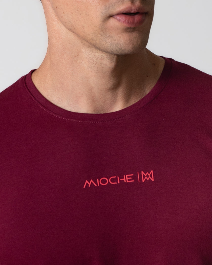 T-SHIRT BÁSICA APLICAÇÃO LOGO