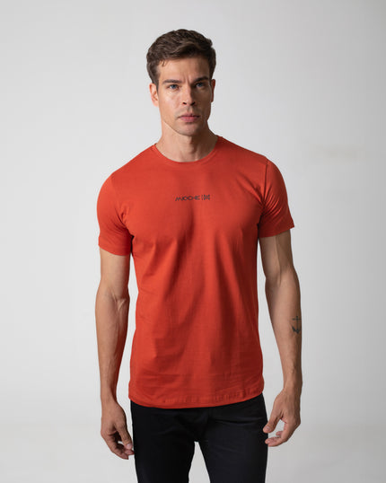 T-SHIRT BÁSICA APLICAÇÃO LOGO