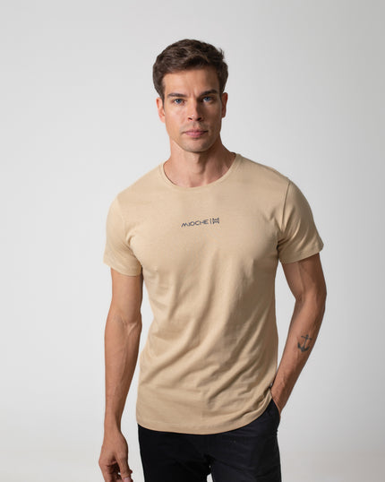 T-SHIRT BÁSICA APLICAÇÃO LOGO