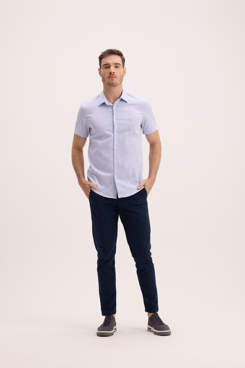 CAMISA BÁSICA EM LINHO COM MANGAS CURTAS