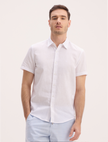 CAMISA BÁSICA EM LINHO COM MANGAS CURTAS