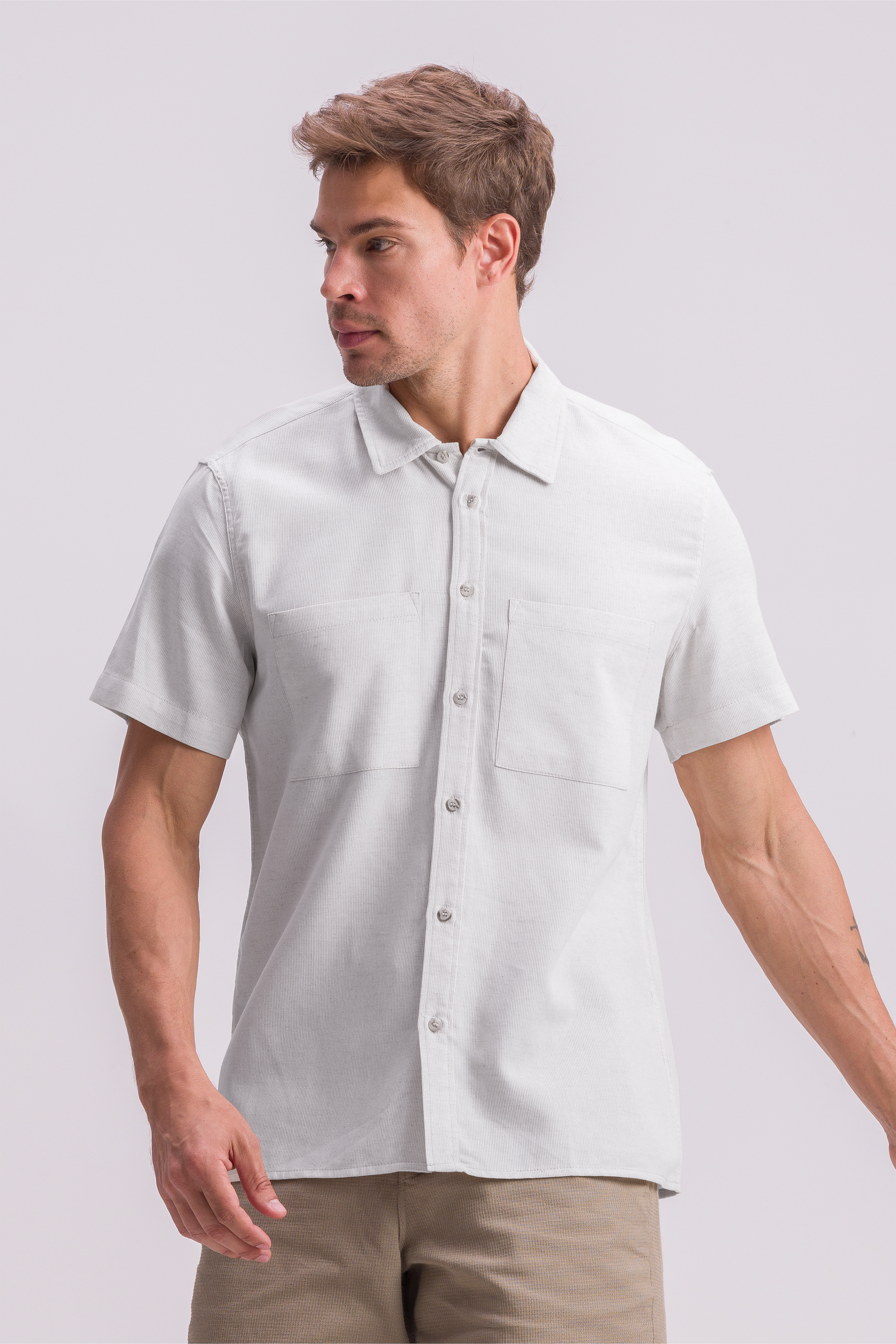CAMISA MILÃO EM LINHO COM MANGAS CURTAS