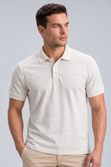 Polo masculina Piquet Mix Linen off-white com textura mesclada, gola e costura no peito